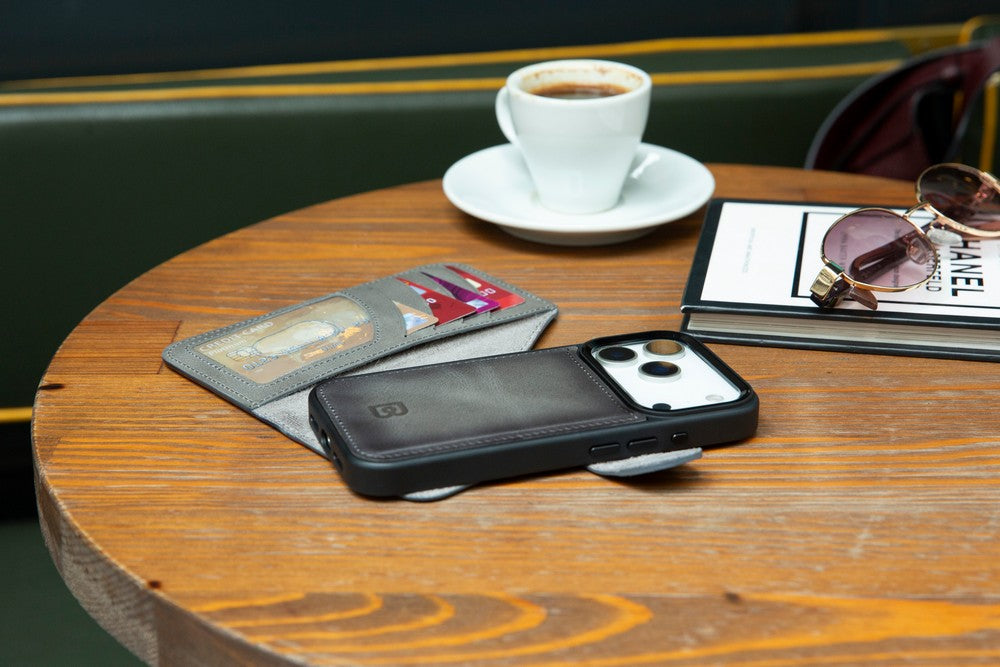 Magic iPhone 17 Pro Detachable Leather Wallet Case